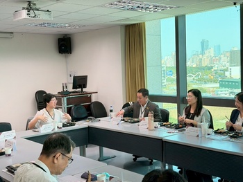 周英香董事長與貴賓用餐交流圖片